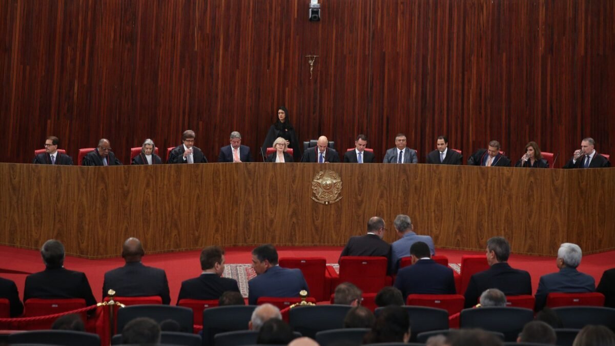 Ministro do TSE barra suspensão do canal “Exército do Lula” no WhatsApp