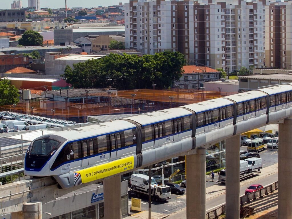 Monotrilho de São Paulo, em registro do banco de imagens da Wikimedia Commons