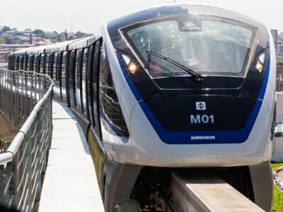 Guindaste cai sobre monotrilho da Linha 15-Prata e é atingido por trem na Zona Leste de SP