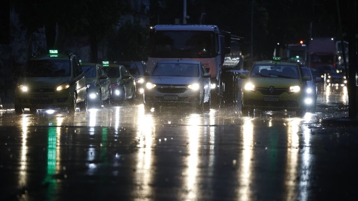 Temporais no fim de semana da eleição: Inmet emite alerta vermelho no Sudeste e no Sul