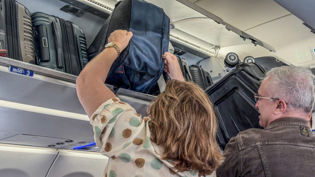 Movimentação de passageiros no Aeroporto de Brasília durante operações de embarque e desembarque