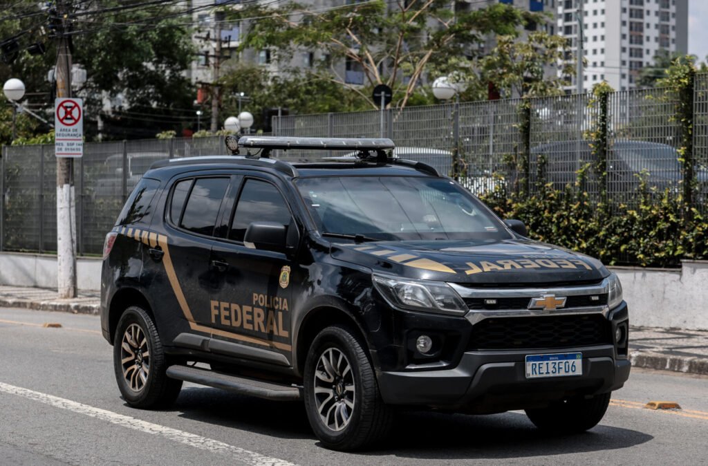 Viatura da Polícia Federal em rua de São Paulo