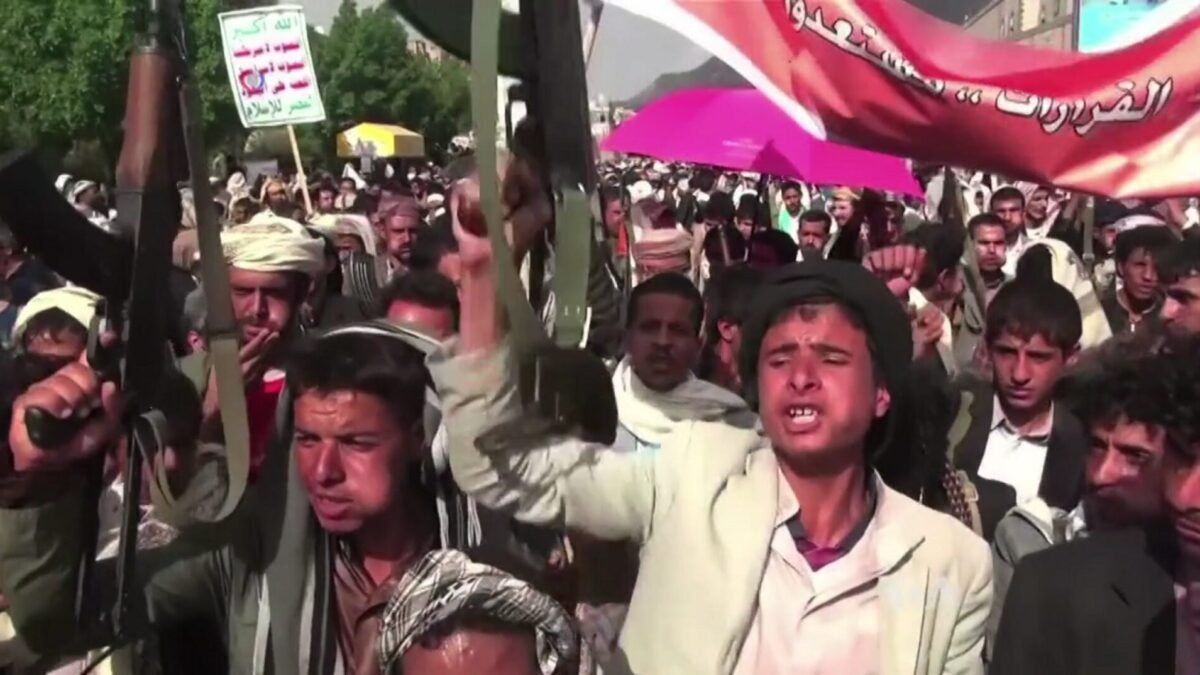 Ataque houthi deixa ao menos 53 mortos em base militar no Iêmen