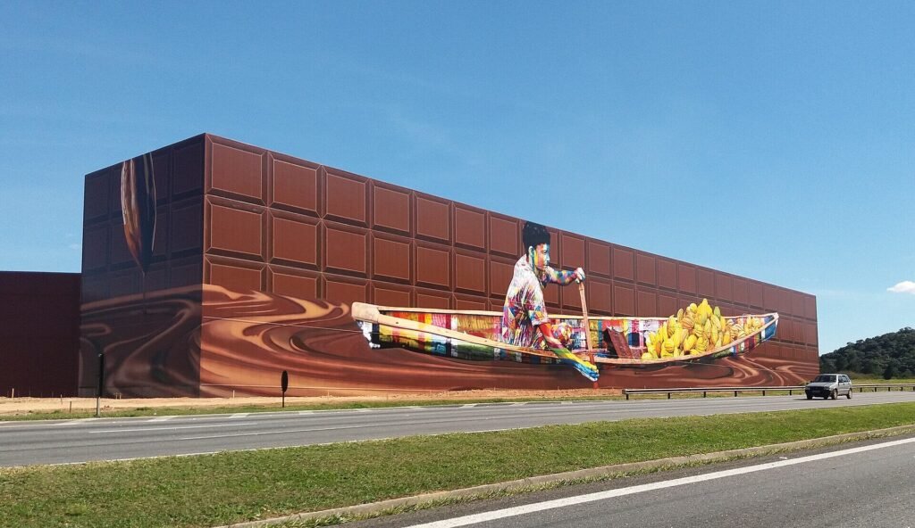 Mural de Eduardo Kobra na fábrica da Cacau Show, em Itapevi (SP)