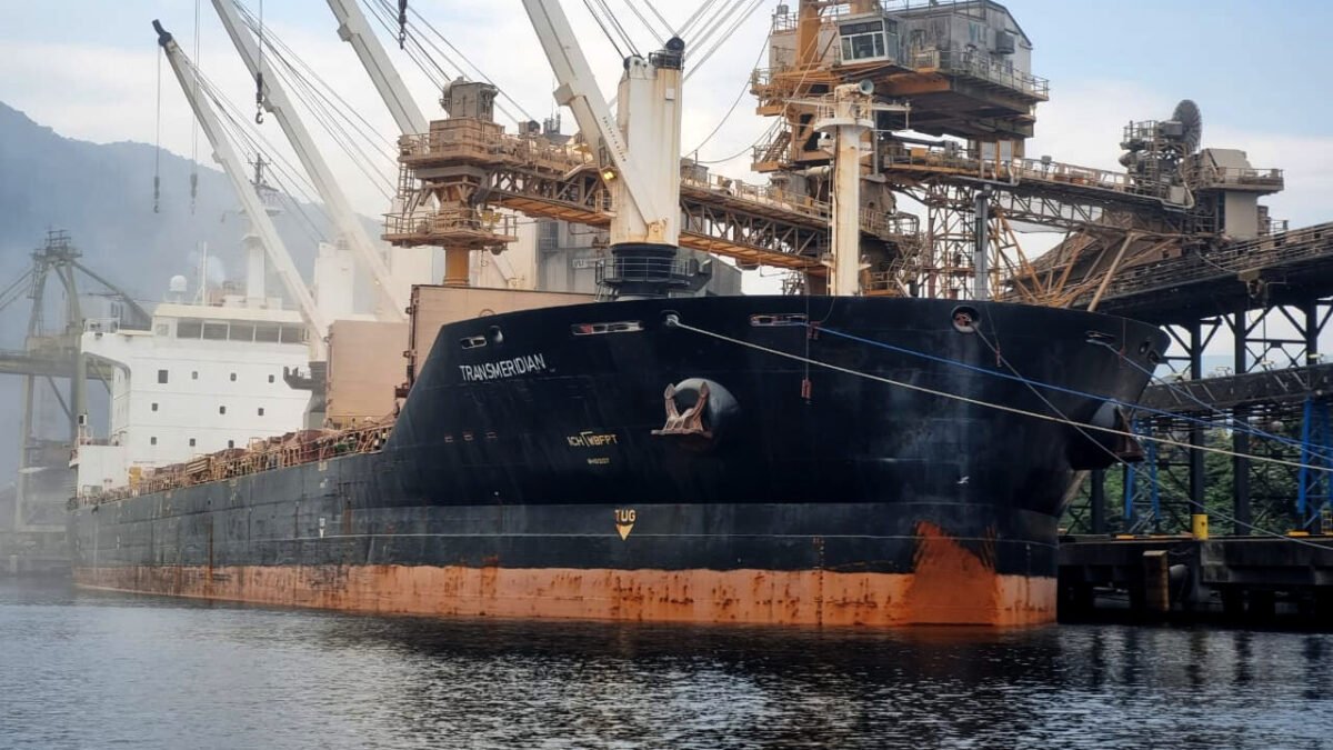 Ataque russo a navio em Odessa deixa 1 morto e 3 feridos, diz autoridade portuária