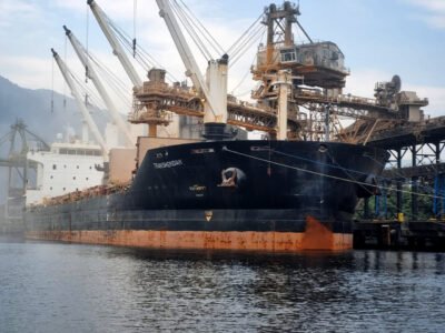 Ataque russo a navio em Odessa deixa 1 morto e 3 feridos, diz autoridade portuária
