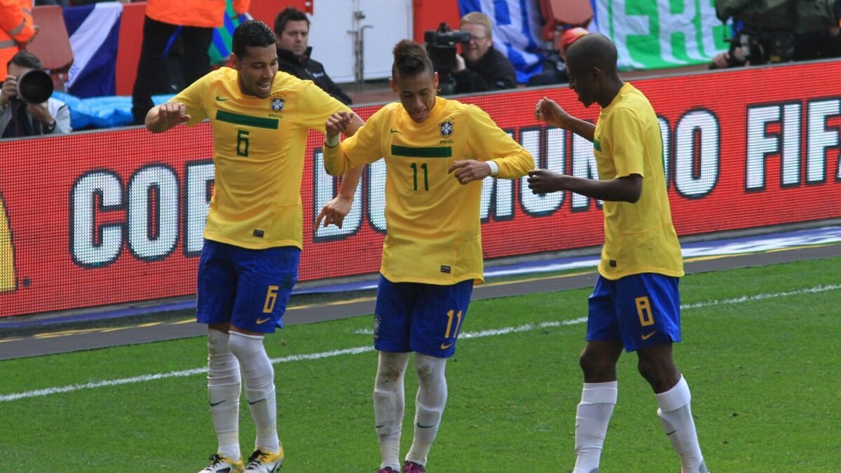 Mansão no condomínio de Neymar em Santos está à venda por R$ 12,5 milhões