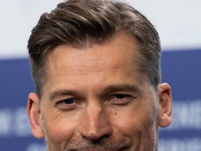 Nikolaj Coster-Waldau, de Game of Thrones, passa noite em abrigo no metrô de Kiev