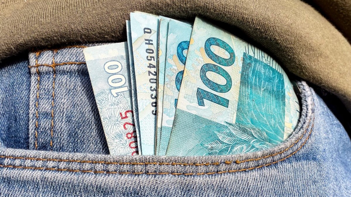 Salário mínimo de 2027 está previsto em R$ 1.741 no Orçamento; veja quem é afetado