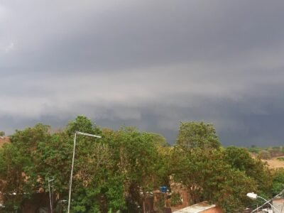 Frente fria traz risco de vendavais acima de 80 km/h em SC neste fim de semana