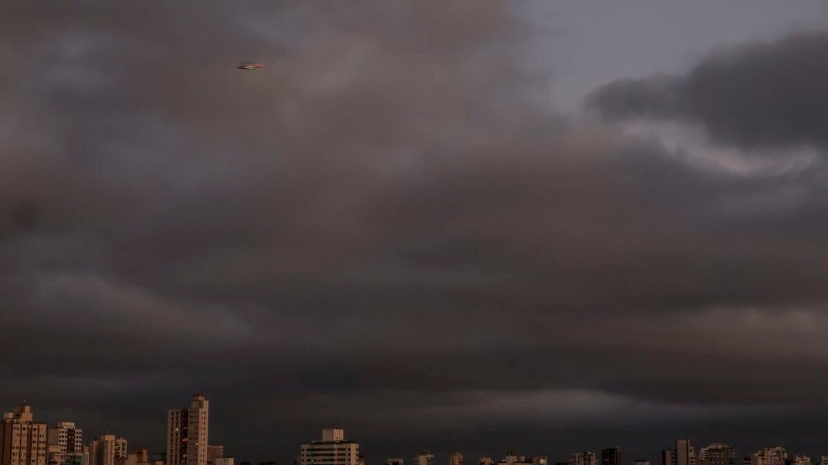 Frente fria mantém SP, RJ e MG em alerta para temporais até hoje