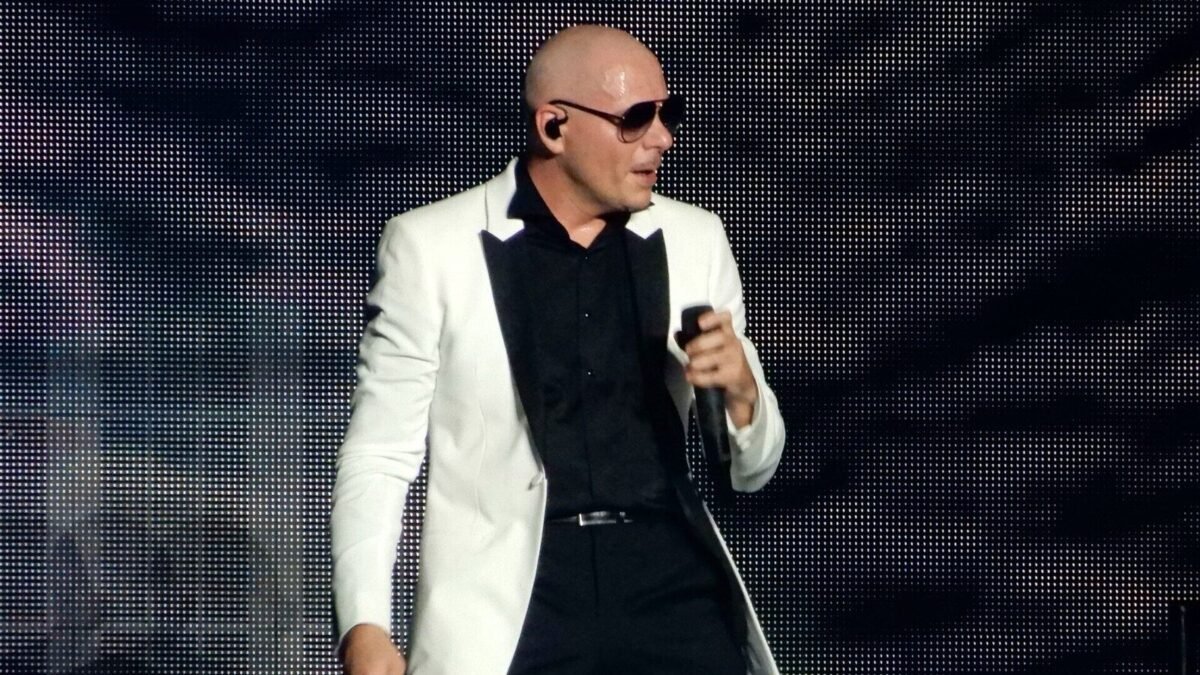 Pitbull faz show único em São Paulo em 31 de janeiro de 2027; ingressos vão de R$ 225 a R$ 890