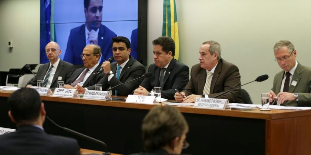 O deputado JHC fala durante audiência de comissões da Câmara dos Deputados