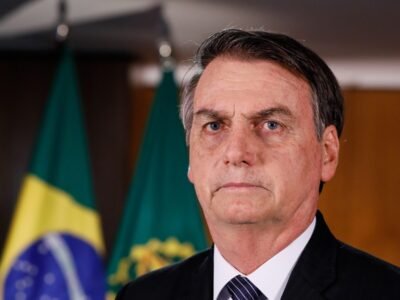 Tornozeleira de Bolsonaro é trocada por equipe do CIME em prisão domiciliar