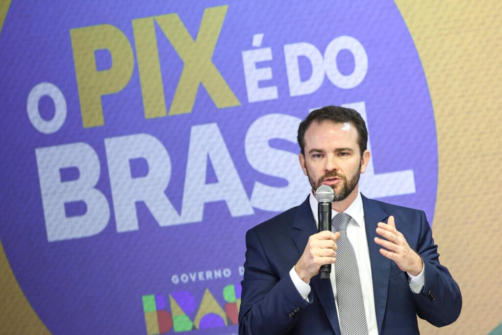 O ministro da Fazenda, Dario Durigan, durante reunião em Brasília
