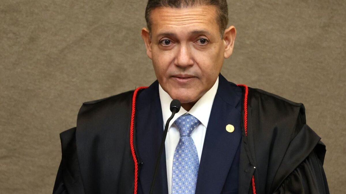 TSE suspende propaganda de Lula que liga Flávio Bolsonaro ao caso Master