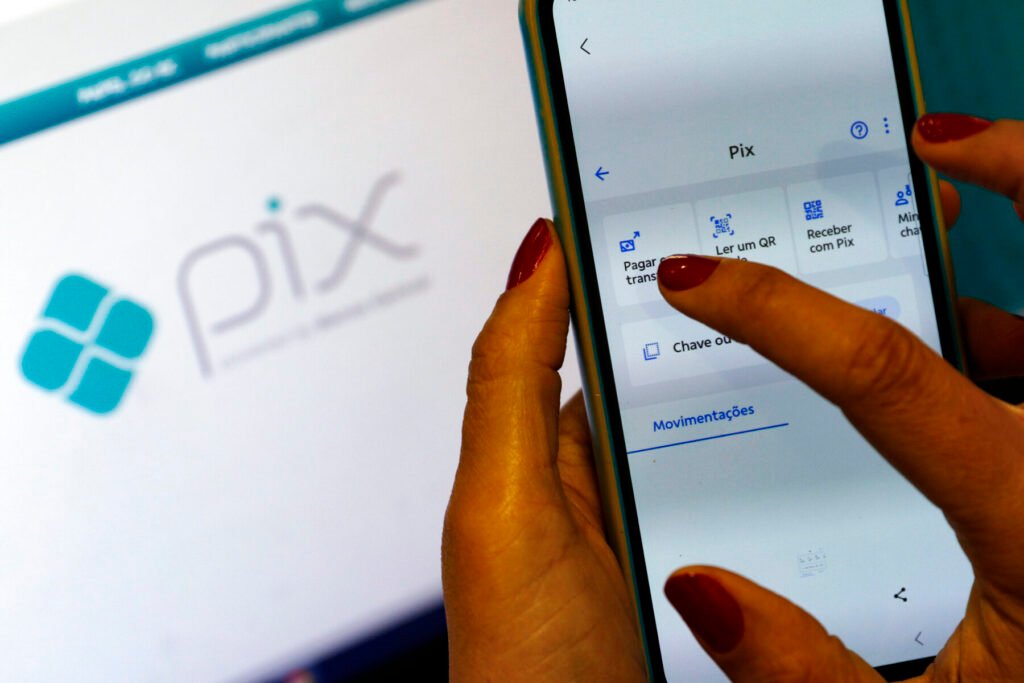 Aplicativo bancário para pagamento por Pix em tela de celular