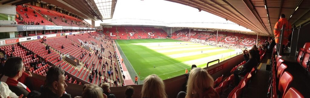 Panorama de Anfield, estádio do Liverpool