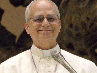 Papa Leão 14 volta a celebrar missa no hospital; médicos veem boa recuperação do pulmão