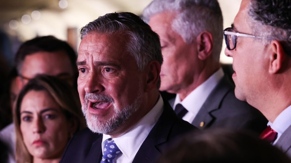 Pimenta, Edegar Pretto e Manuela D’Ávila são cotados para o governo Lula