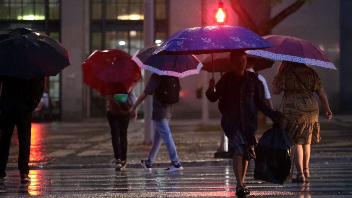 Chuva forte volta ao Paraná com pico entre quinta (22) e domingo (25)