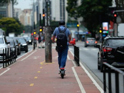 Patinete e bicicleta elétrica em SP: multa de R$ 130,16 e limite de 20 km/h na ciclovia