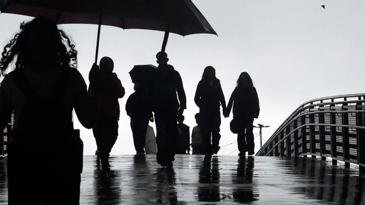 Previsão do tempo em SP no fim de semana: alerta amarelo para pancadas de chuva