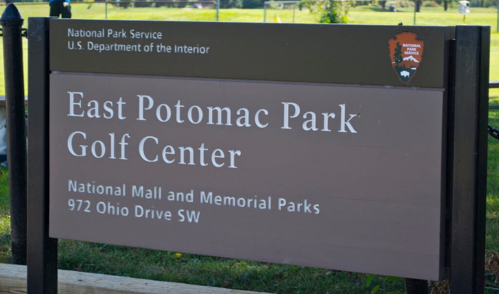 Placa do East Potomac Park Golf Center