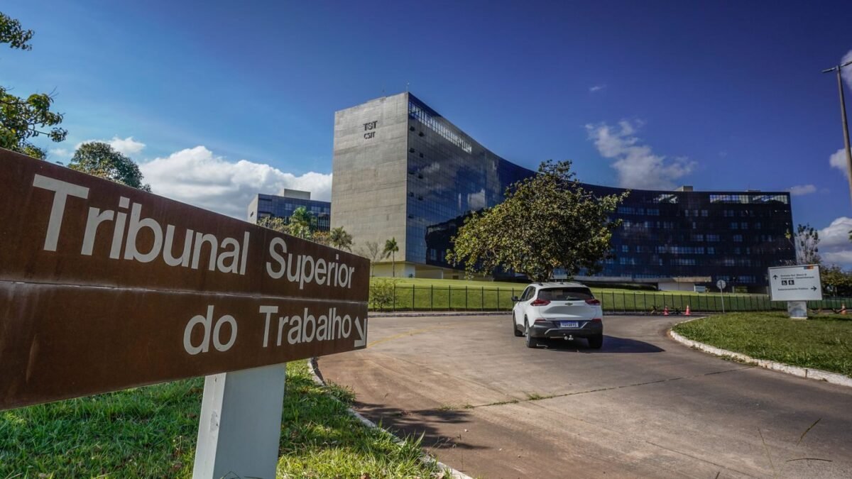 Quantas faltas dão justa causa? O que diz a CLT e como a Justiça decide