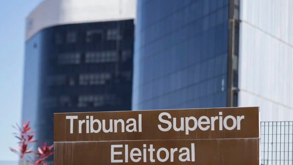 TSE pausa apuração do 2º turno após Zanin prorrogar a votação até as 19h