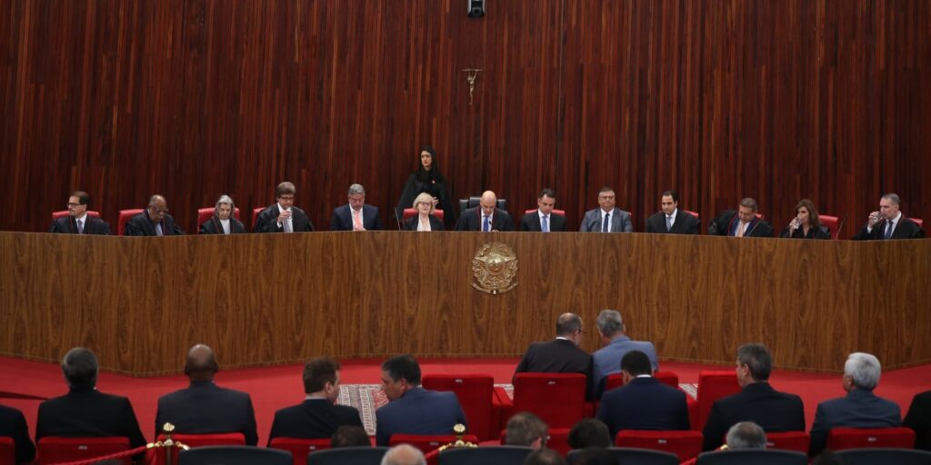 Plenário do Tribunal Superior Eleitoral em sessão solene
