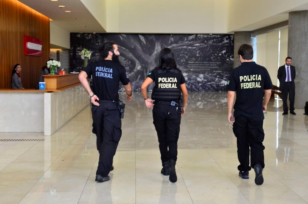 Policial federal na sede da Construtora Odebrecht