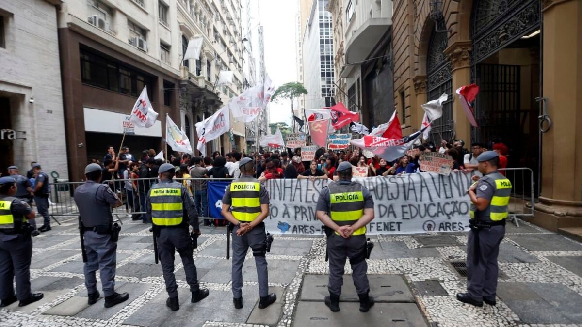Vamos (VAMO3) sobe mais de 7% e lidera altas do Ibovespa nesta quinta-feira (8)