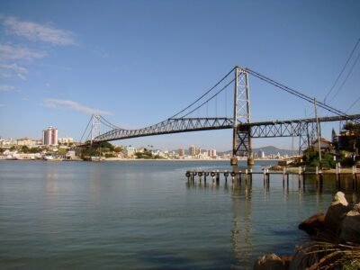 Florianópolis terá chuva e máxima de 23°C nesta sexta, mas previsões divergem