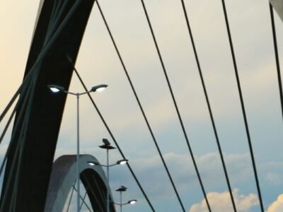 Carro pega fogo na Terceira Ponte e trânsito é interditado nos dois sentidos