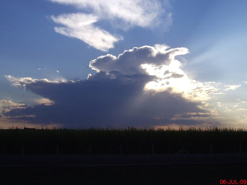 Pôr do sol perto de Piracicaba, na rodovia SP-127