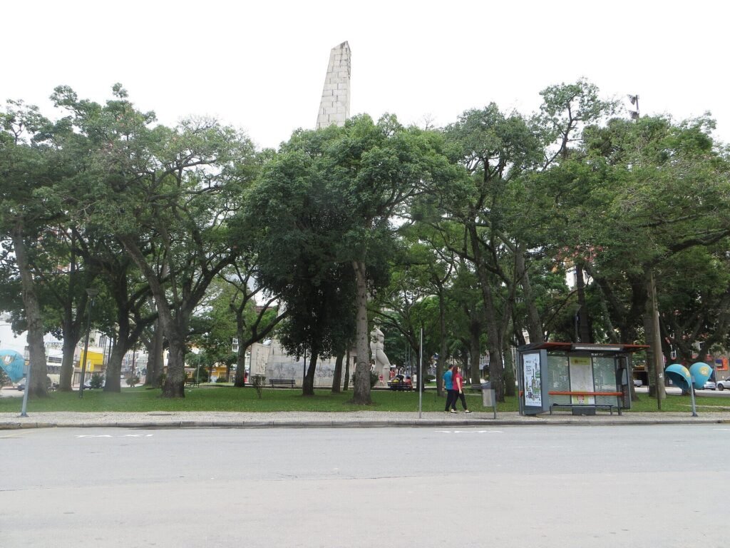Praça 19 de Dezembro, em Curitiba (PR), vista em dezembro de 2014
