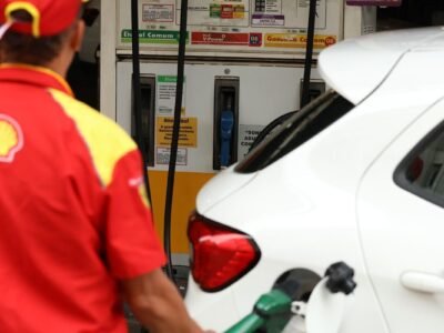 Governo zera tributos federais da gasolina por 30 dias e amplia ajuda ao etanol