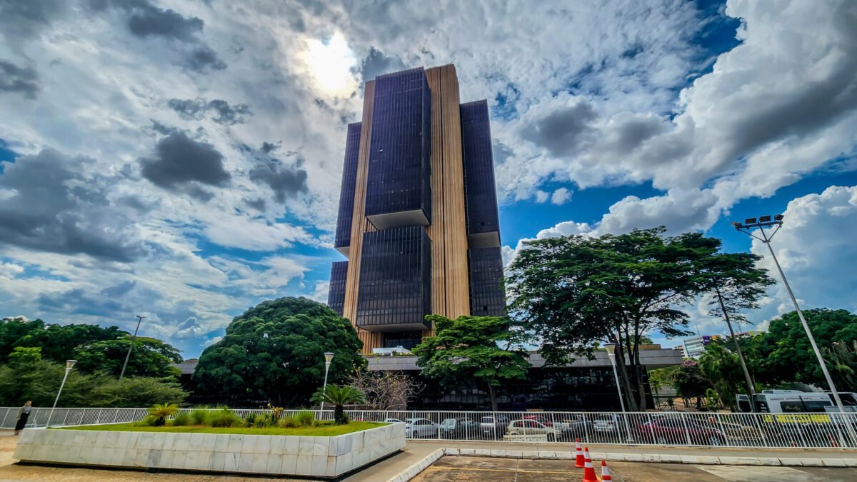 Banco Central decreta liquidação da Credipaiva, cooperativa de empregados da Newton Paiva em BH