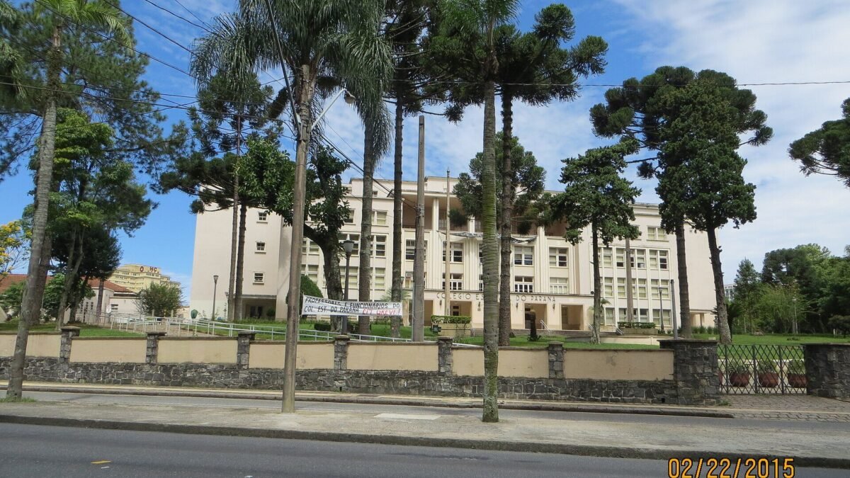 Curitiba vai passar alunos do 6º ao 9º ano para escolas estaduais a partir de 2027