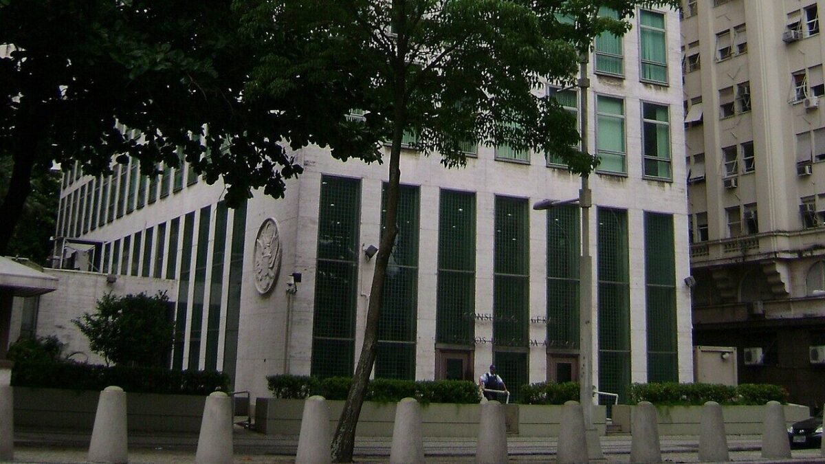 Embaixada e consulados dos EUA no Brasil suspendem atendimento por segurança