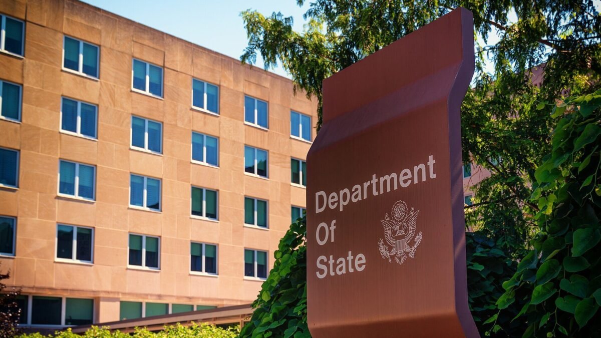 Trump revoga mais de 300 mil vistos desde 2025, diz Departamento de Estado