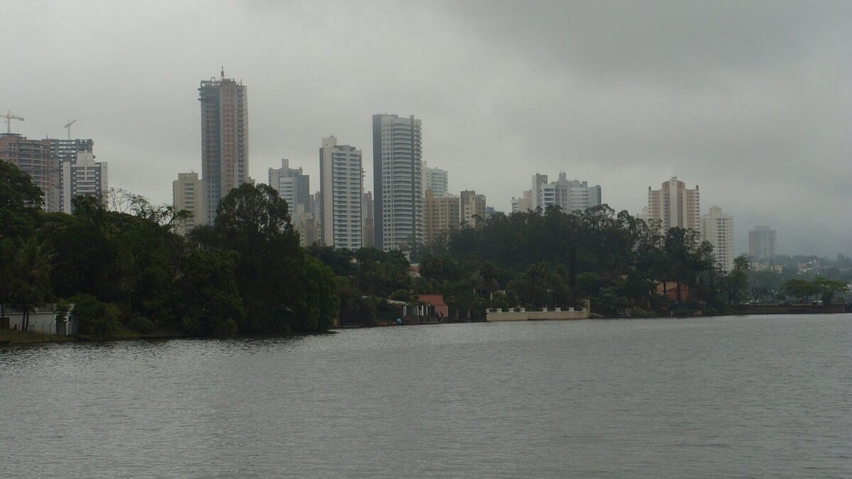 Alerta laranja de tempestades vale para 128 cidades do Paraná nesta quinta-feira
