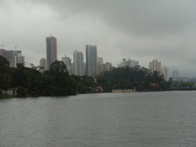 Alerta laranja de tempestades vale para 128 cidades do Paraná nesta quinta-feira
