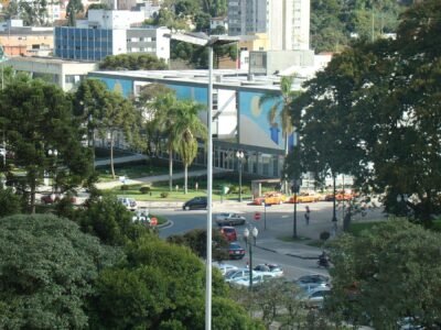 Prefeitura de Curitiba abre processo seletivo com 243 vagas; inscrições vão até 5/11