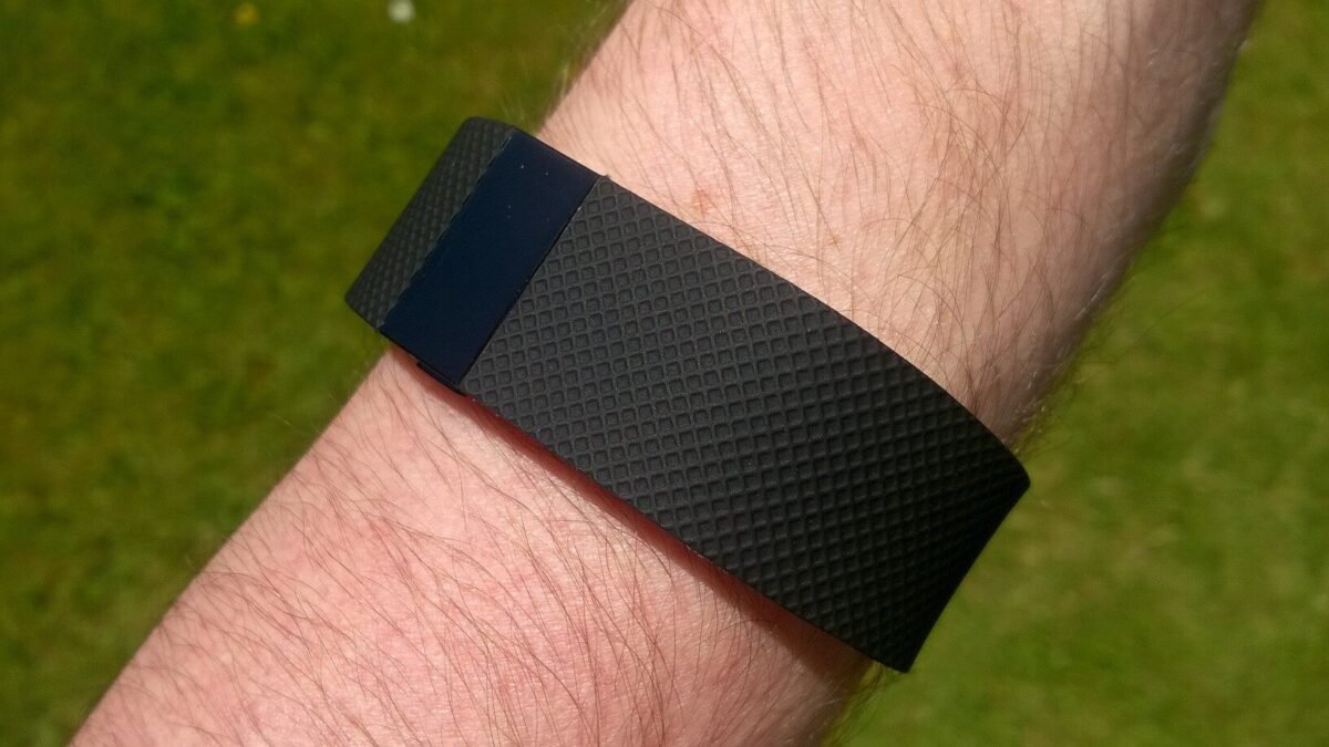 Fitbit Edge: nova pulseira do Google vaza com GPS e bateria de até 7 dias