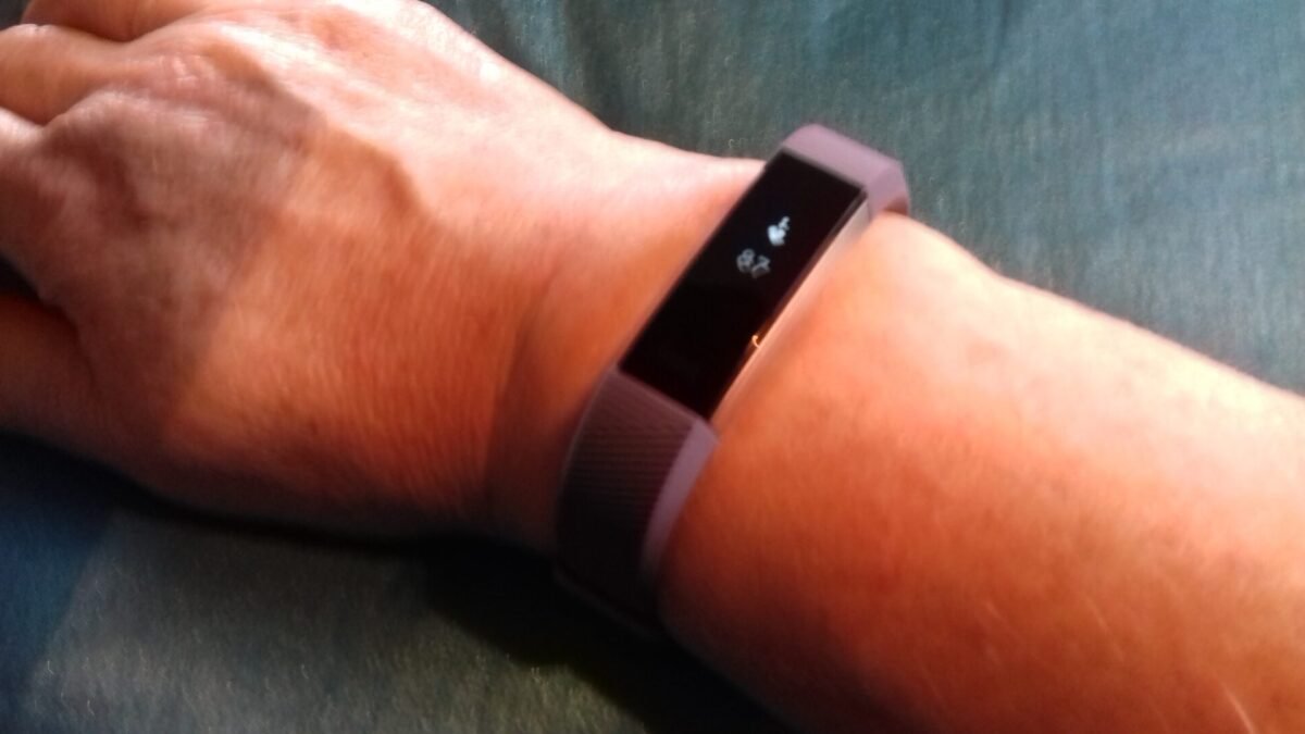 Fitbit Edge: Google lança pulseira com GPS e bateria de até 7 dias por US$ 179,99