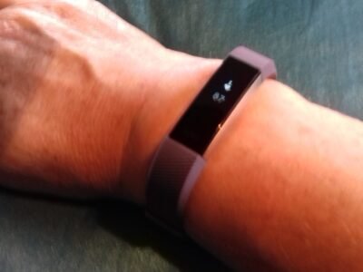 Fitbit Edge: Google lança pulseira com GPS e bateria de até 7 dias por US$ 179,99