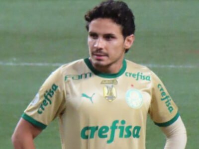Raphael Veiga vai operar o ombro em SP e fará a recuperação no Palmeiras
