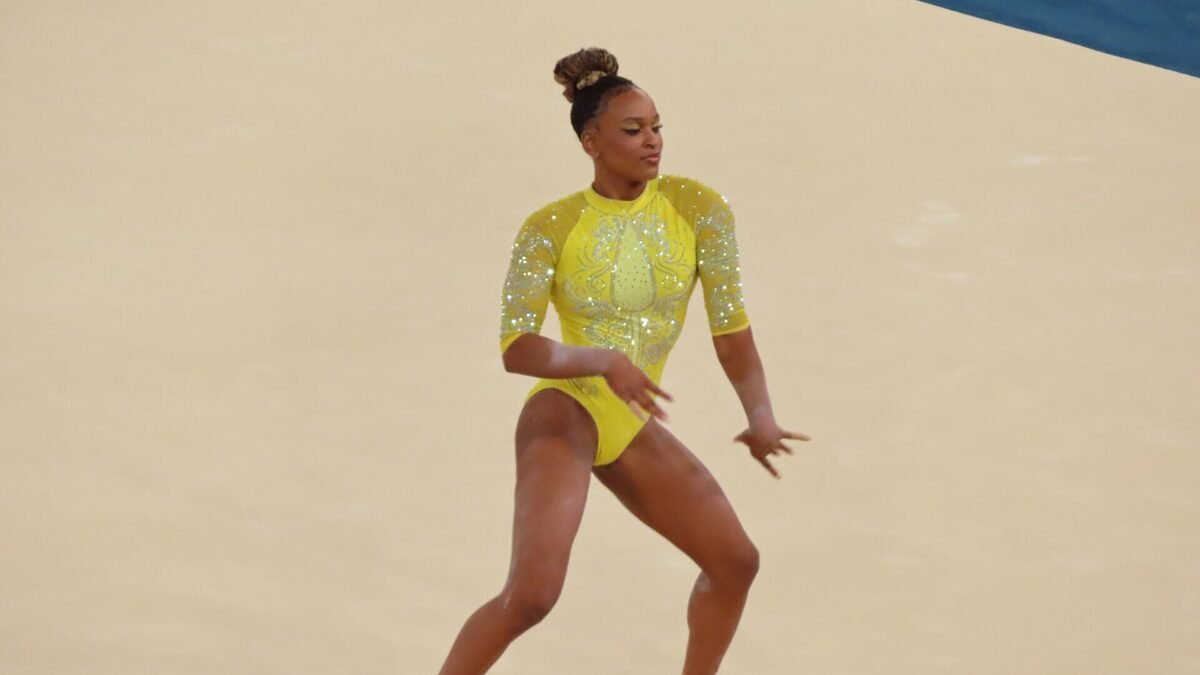 Rebeca Andrade tem final do salto às 9h deste sábado; Flávia Saraiva foi 12ª no geral